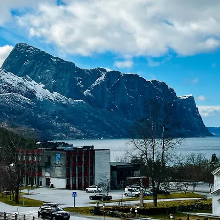 Semesterbostad Oen 1 *